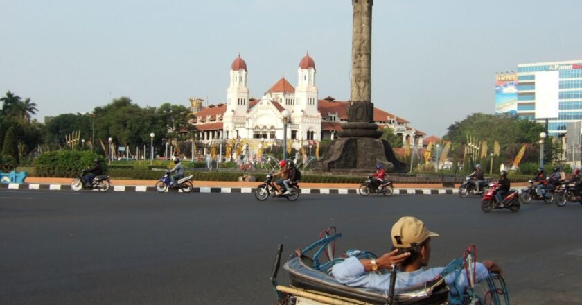 Bus Crash in Central Java Kills 15 and Injures Dozens